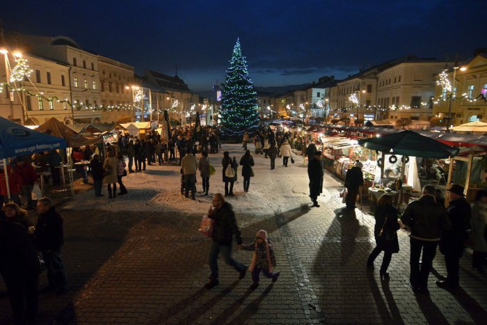 Ilustračný obrázok k článku Po roku si opäť užijeme krásnu náladu: Vieme, kedy sa Bystrica rozžiari vianočnou atmosférou!