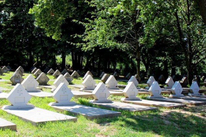 Ilustračný obrázok k článku Vojenské hroby pod Zoborom postupne zanikajú: Kde všade spočívali pozostatky obetí konfliktov?