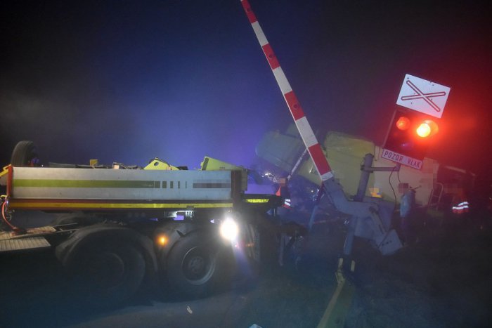 Ilustračný obrázok k článku Polícia o tragickej nehode, pri ktorej zahynul rušňovodič (†51): Prečo zostal kamión stáť na priecestí?!