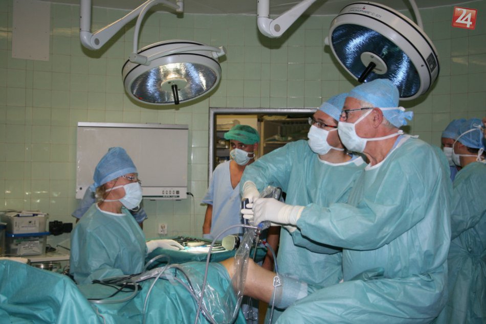 Ilustračný obrázok k článku Koleno ako nové, aj keď umelé: V košickej nemocnici sa podarila prvá operácia svojho druhu na Slovensku! FOTO