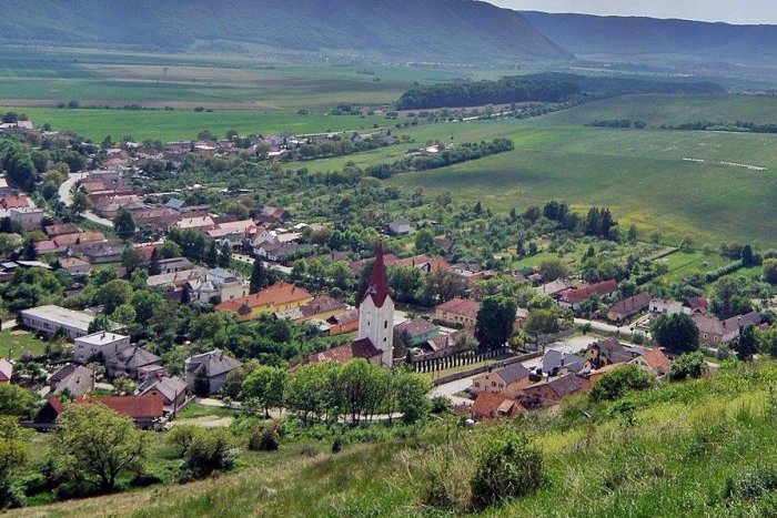 Ilustračný obrázok k článku O tú najkrajšiu na Slovensku bojovali aj naše dediny: 5 obcí z Rožňavského okresu, ktorým sa darilo najviac