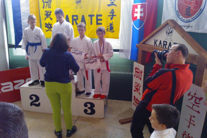 Ilustračný obrázok k článku Revúcky Karate klub sa môže pochváliť krásnym úspechom: Dva cenné kovy v konkurencii stoviek pretekárov!
