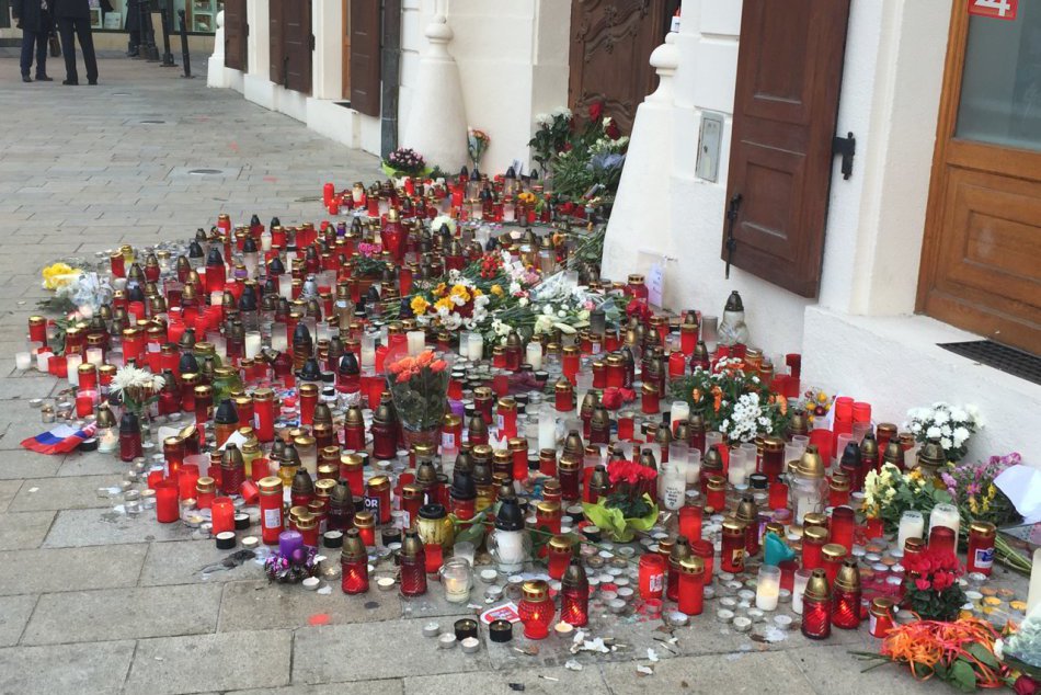 Ilustračný obrázok k článku Policajti pre teroristické útoky v Paríži  žiadajú od ľudí, aby im bezodkladne hlásili podozrivé osoby