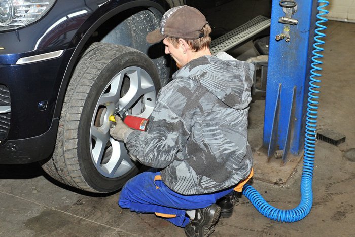 Ilustračný obrázok k článku RADÍME: Prečo je dôležité používať zimné pneumatiky?