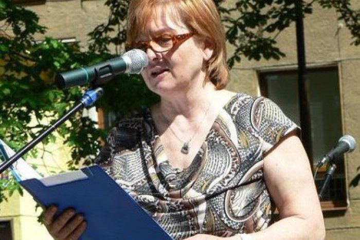 Ilustračný obrázok k článku Riaditeľka lučenského gymnázia spomína na študentské časy so šibalským humorom: Keby to vtedy moja fyzikárka vedela...