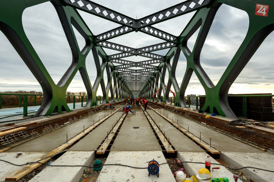 Ilustračný obrázok k článku OBRAZOM: Ako pokračujú práce na Starom moste. Kedy sa po ňom prejdeme na druhú stranu?
