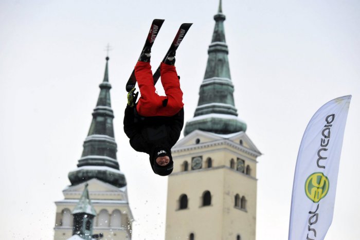 Ilustračný obrázok k článku Akrobatické skoky do mega nafukovadla: Pod Dubňom sa stretnú kúzelníci na snowboardoch