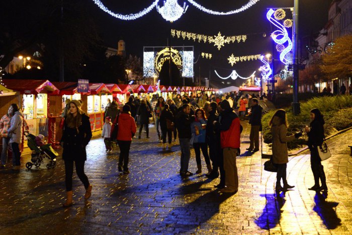 Ilustračný obrázok k článku Prešovčania, počas Vianočných trhov nás čaká aj kultúrny program: Študujte, kto všetko v centre mesta vystúpi!