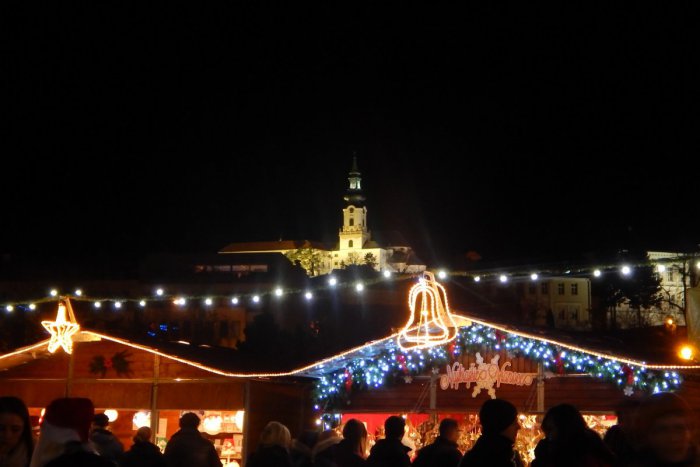 Ilustračný obrázok k článku Otvorenie vianočného mestečka v Nitre: Ľudia si pochvaľujú atmosféru, padli však aj pripomienky