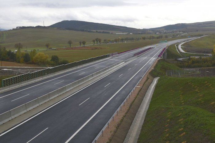 Ilustračný obrázok k článku Kľúčová slovenská diaľnica D1 sa na východe sceľuje: Na Vianoce už plynulá jazda až do Prešova!