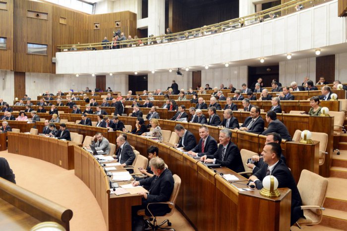 Ilustračný obrázok k článku Poslanci Národnej rady SR sa ešte pred Vianocami stretnú: Zamestnajú ich protiteroristické opatrenia