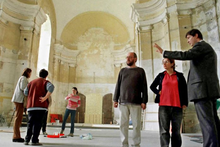 Ilustračný obrázok k článku Jeden z najtalentovanejších kresliarov na Slovensku je Lučenčan: Zoltán Nagy vystaví stovku svojich obrazov