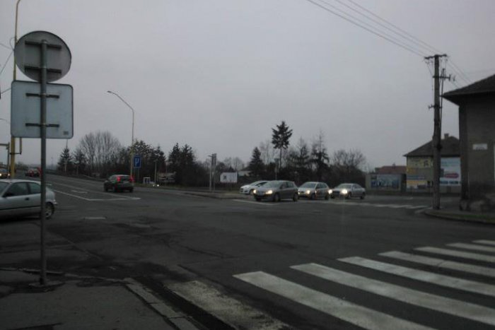 Ilustračný obrázok k článku Lučenské cesty očami vodičov: 3 miesta, ktorých sa pri jazdení v našom meste obávajú najviac