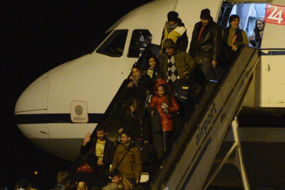 Ilustračný obrázok k článku Takmer 150 migrantov z Iraku pristálo na košickom letisku: Čo ich čaká u nás na východe? FOTO