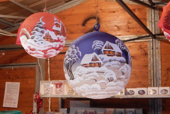 Ilustračný obrázok k článku Dekorácie, košíky a výrobky z dreva: Nevšedné vianočné trhy zaujali