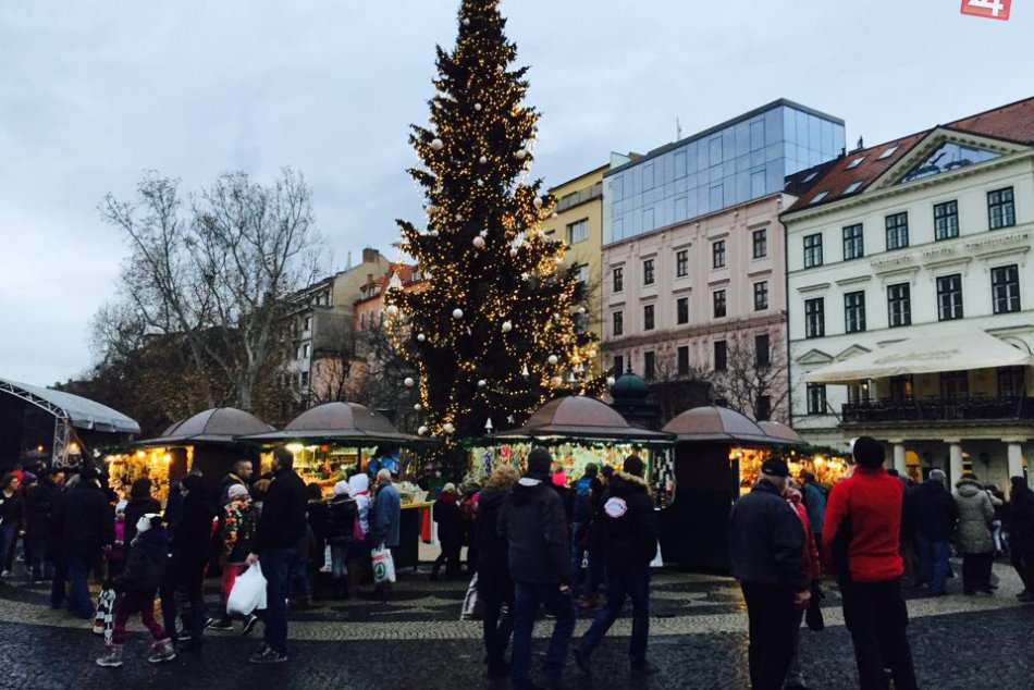 Ilustračný obrázok k článku Vianočná Bratislava i klzisko prilákali do centra davy ľudí