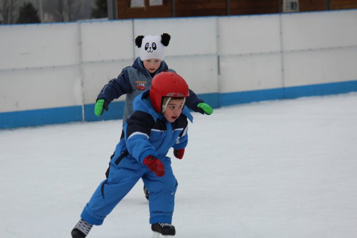 Ilustračný obrázok k článku V Poprade sa už korčuľuje: Pozrite sa, kedy si môžete užiť verejné korčuľovanie
