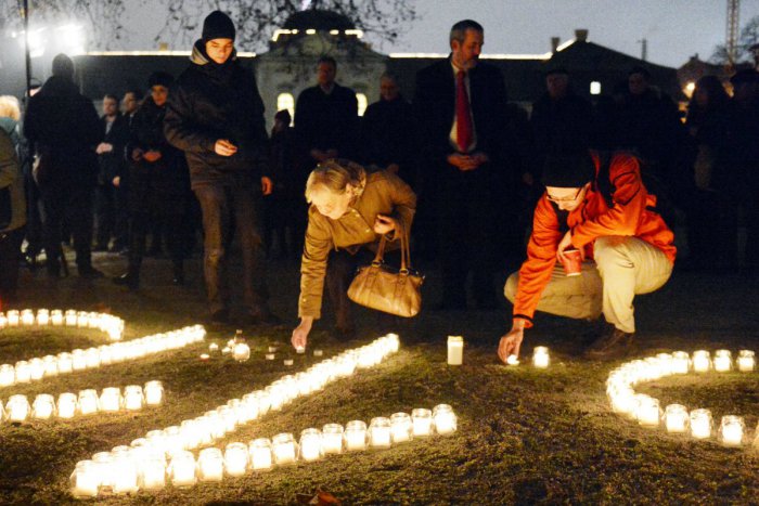 Ilustračný obrázok k článku V Grassalkovičovej záhrade sa konala sviečková vigília za vyhasnuté životy migrantov