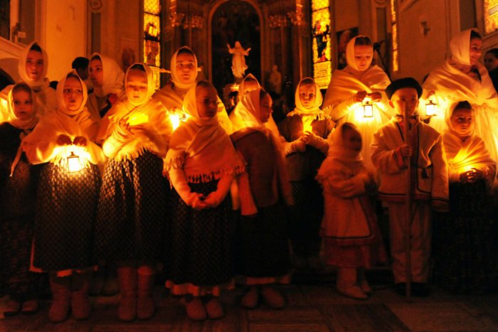 Ilustračný obrázok k článku Známa rakúska pieseň Tichá noc, svätá noc, prvýkrát zaznela na Vianoce 1818, tisícky Bratislavčanov si ju zaspievajú už o pár dní
