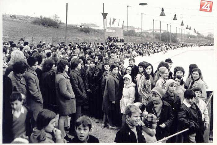 Ilustračný obrázok k článku FOTO: Takto sa Žiarčania pred 43 rokmi tešili z nového zimáku, história sa má podľa radnice opakovať!