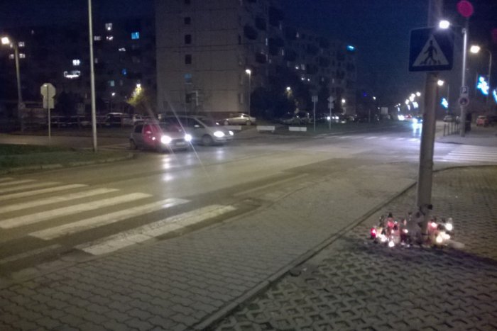 Ilustračný obrázok k článku Tragická nehoda slovami polície: Vodič (†46) zraneniam podľahol, na miesto havárie Novozámčania nosia sviečky, FOTO