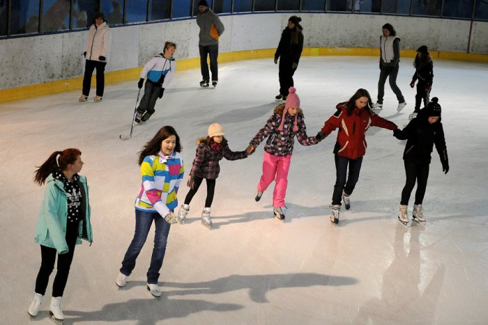 Ilustračný obrázok k článku Užite si Vianoce na ľade: PREHĽAD, kedy vziať korčule a vyraziť do breznianskej Arény