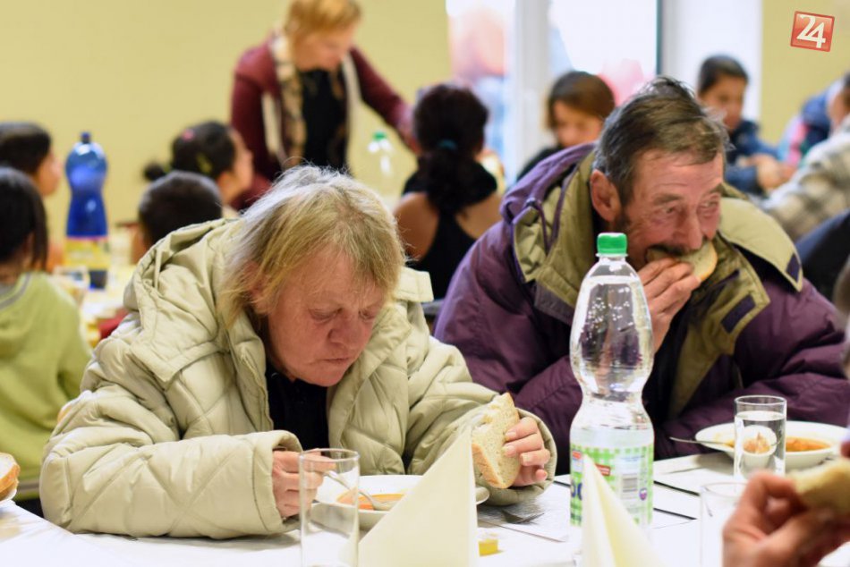 Ilustračný obrázok k článku Večera spojí ľudí bez domova: Pripomenú si tých, ktorí v tomto roku zomreli