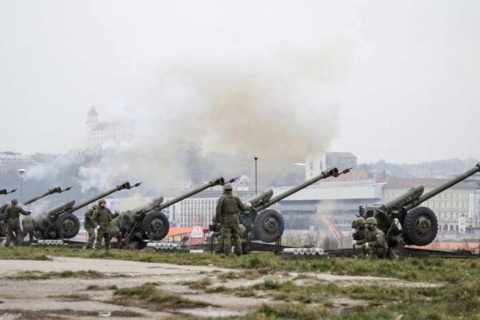 Ilustračný obrázok k článku Vojaci z Rožňavy v akcii: Hlavným mestom zaznelo dvadsať delostreleckých sálv