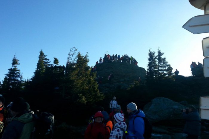 Ilustračný obrázok k článku Foto: Novoročný výstup na Volovec si užili stovky nadšencov turistiky