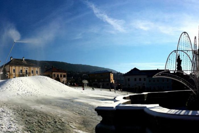 Ilustračný obrázok k článku Jediné slovenské námestie so snežným delom: Kremnica sa chystá na Big Air, pozrite prvé FOTO!