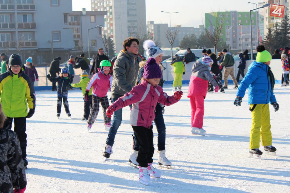Ilustračný obrázok k článku Popradčania v týchto dňoch žijú korčuľovaním: Zimné radovánky na umelých plochách aj v prírode!