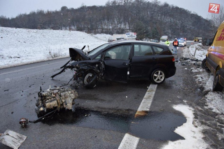 Ilustračný obrázok k článku Na ceste došlo k nehode: Peugeot prešiel do protismeru, zrazil sa s audinou Michalovčana (55)  a... potom ešte nastalo toto!