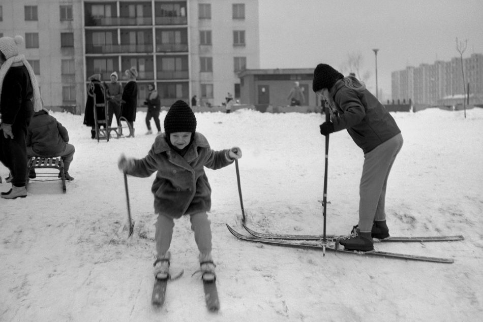 Ilustračný obrázok k článku OBRAZOM: Pozrite si zimné radovánky Bratislavčanov na unikátnych retro záberoch