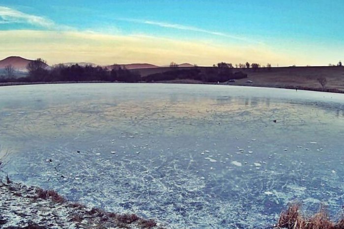 Ilustračný obrázok k článku Rožňavčania v týchto dňoch žijú korčuľovaním: Zimné radovánky na klzisku aj v prírode!