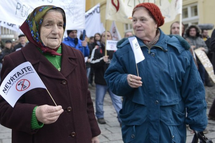 Ilustračný obrázok k článku Ťažobná spoločnosť ohlásila skúšobné vrty, aj na území Ruskej Poruby: Protesty v uliciach! FOTO