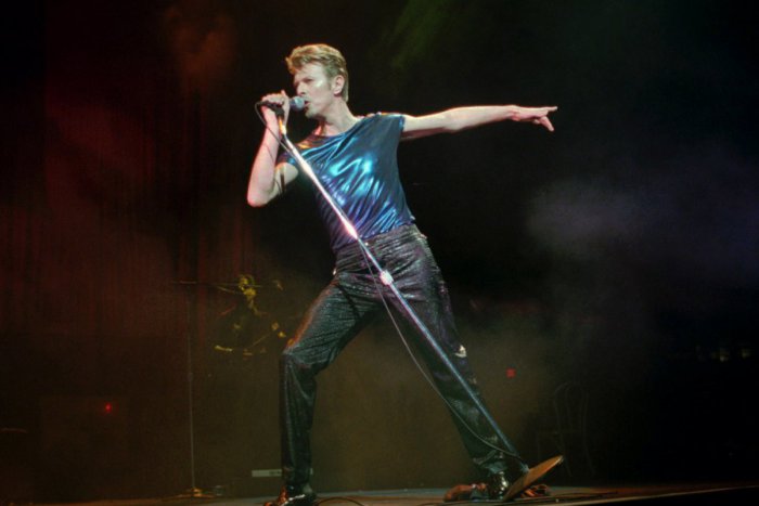 Ilustračný obrázok k článku O tomto viete? Do našich končín mieri legendárny gitarista, hrával aj s Davidom Bowiem (†69)