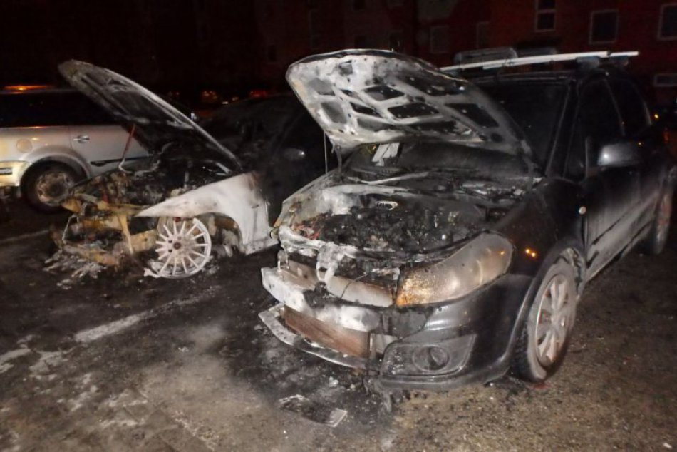 Ilustračný obrázok k článku Požiar na bystrickom sídlisku: Plamene zachvátili až šesť áut!