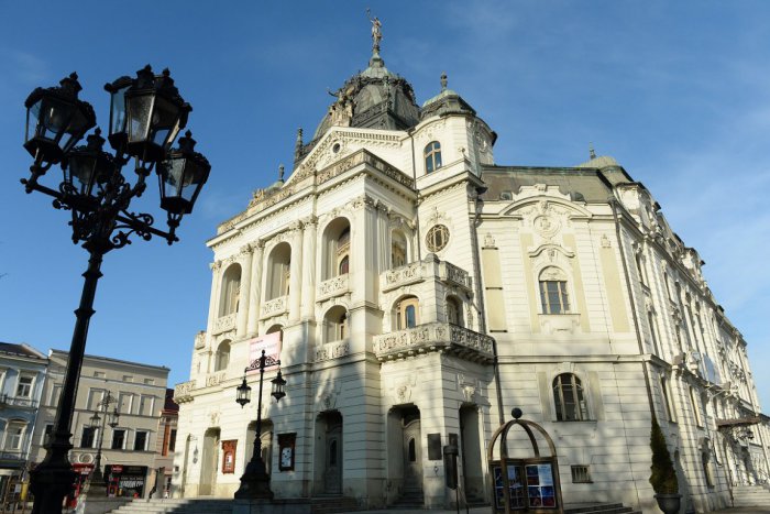 Ilustračný obrázok k článku Historická budova Štátneho divadla v Košiciach sa dočká rekonštrukcie: Čo všetko sa vynoví?