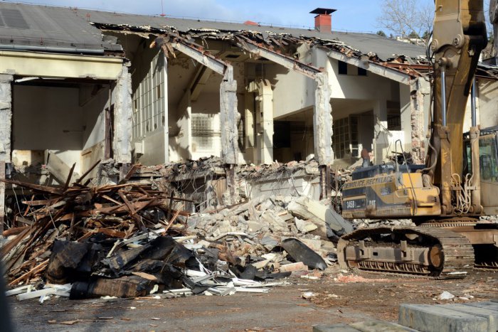 Ilustračný obrázok k článku OBRAZOM: Odstraňovanie budov bývalého PKO je v plnom prúde. Pozrite sa, ako pokračujú búracie práce