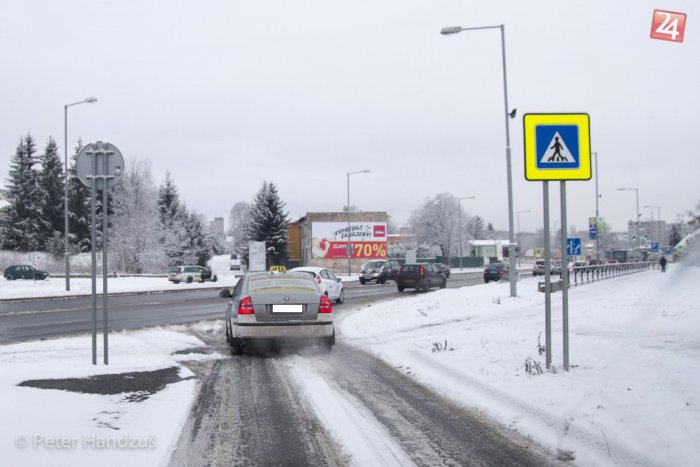 Ilustračný obrázok k článku Situácia v Poprade po nočnom snežení: Vodiči, takto to  vyzerá na našich cestách