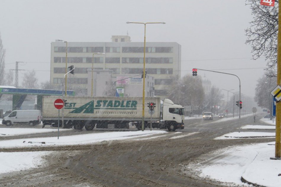 Ilustračný obrázok k článku Vodičov vystavuje skúškam počasie: Upozornenie cestárov pre šoférov v okrese Michalovce!