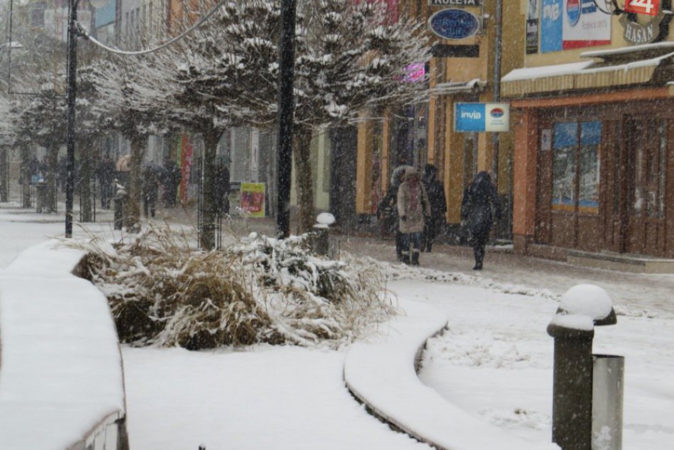 Ilustračný obrázok k článku Konečne to aj u nás pripomína nefalšovanú zimu: Obrázky z Michaloviec,  ktorých sa už veľa z nás nevedelo dočkať