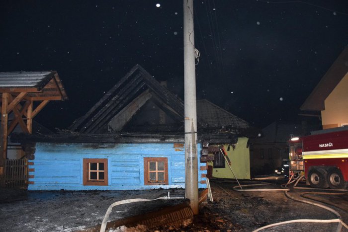 Ilustračný obrázok k článku Akčný víkend hasičov z Rožňavy: S ohňom bojovali v Roštári, no plamene zachvátili aj drevenicu v Rejdovej!