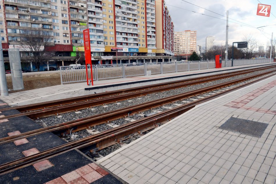 Ilustračný obrázok k článku OBRAZOM: Pozrite sa, ako vyzerá električková trať do Petržalky tesne pred kolaudáciou