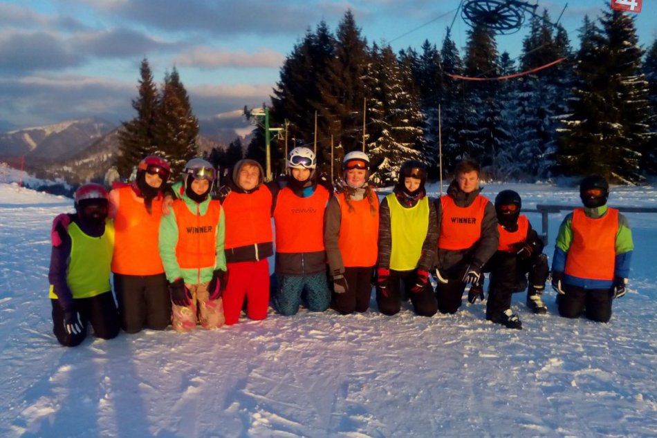 Ilustračný obrázok k článku Malým Revúčanom bolo hej: Takto sme si užívali lyžiarsky výcvik! FOTO