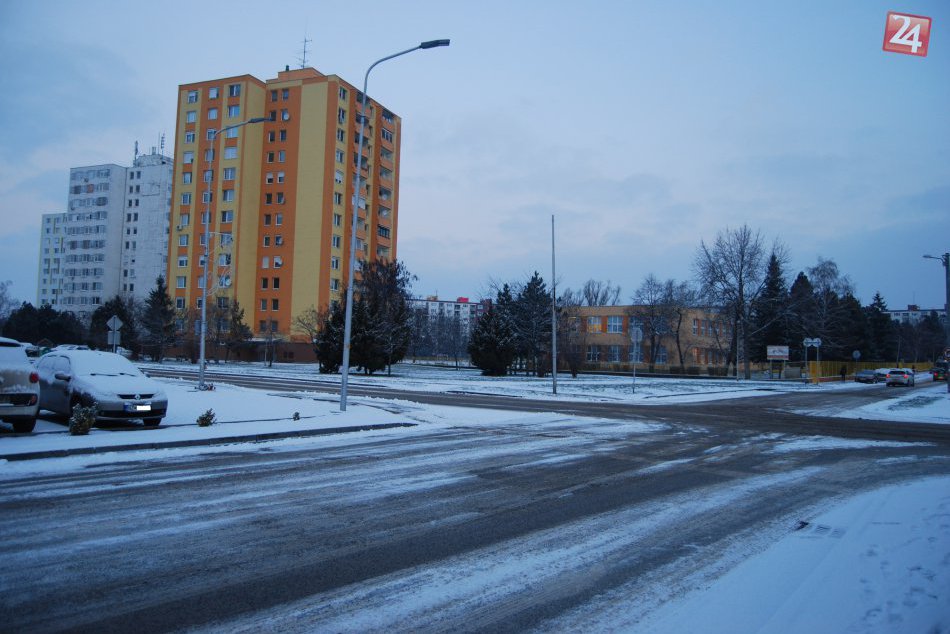 Ilustračný obrázok k článku Situácia v Zámkoch a okolí po nočnom snežení: Vodiči, takto to vyzerá na našich cestách