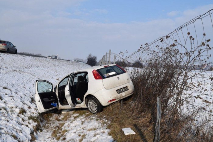 Ilustračný obrázok k článku Nehoda na diaľnici Košice - Prešov: Žena (50) dostala šmyk a skončila v plote...prekvapivé zistenie policajtov!