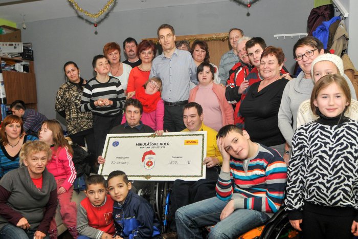 Ilustračný obrázok k článku Futbalový klub potešil zdravotne postihnuté detí a ich rodičov v komunite Ružičky