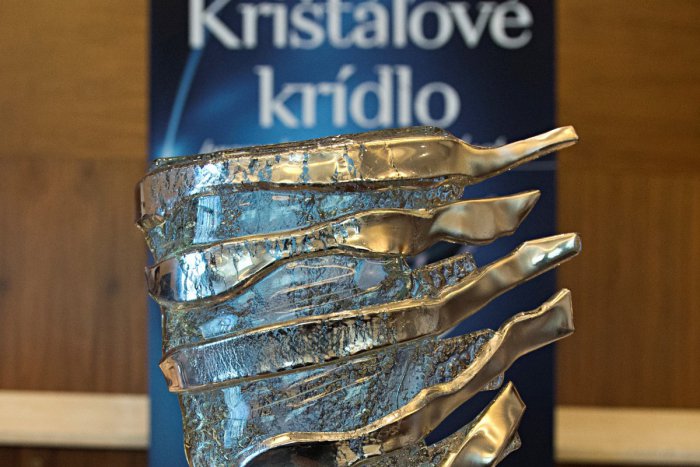 Ilustračný obrázok k článku Prestížne ocenenie Krištáľové krídlo za rok 2015 si už dnes večer prevezmú slovenské osobnosti. Komu z nominovaných by ste cenu udelili vy?