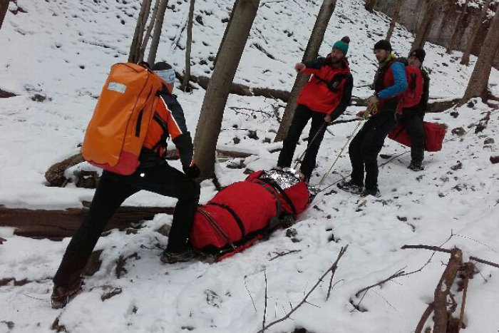 Ilustračný obrázok k článku Horolezec (30) sa rútil desiatky metrov dole Brankovským ľadopádom! Ťažko zraneného ho odviezol vrtuľník